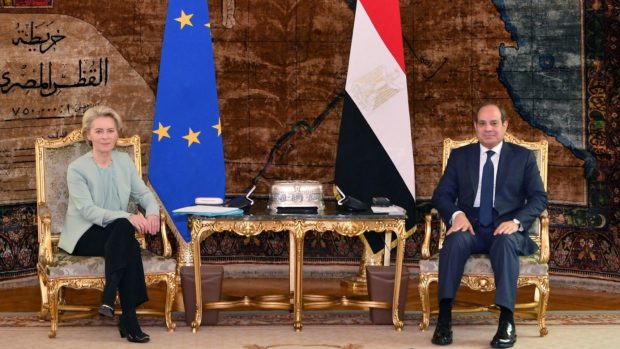 Egyptský prezident Abdal Fattáh Sísí s šéfkou Evropské komise Ursulou von der Leyenovou