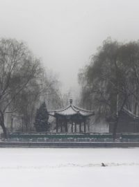 Číňany překvapily nezvyklé mrazy, meteorologové na řadě míst hlásí rekordně nízké teploty.