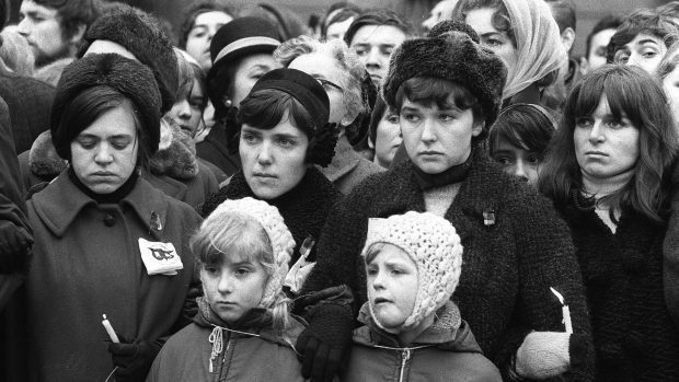 Lidé při pohřbu Jana Palacha, 25. ledna 1969