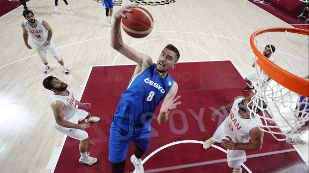 Basketbalista Tomáš Satoranský v zápase proti Íránu