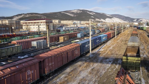Nákladní vlaky v Severobajkalské stanici v ruské Burjatiji