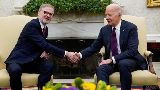 Americký prezident Biden přijal v Oválné pracovně českého premiéra Fialu