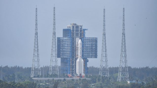 Sonda Čchang-e 6 a nosná raketa Dlouhý pochod 5