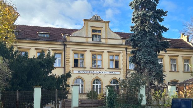 Historická budova Vyšší odborné školy a Střední zemědělské školy v Benešově, která slouží aktuálně jako internát