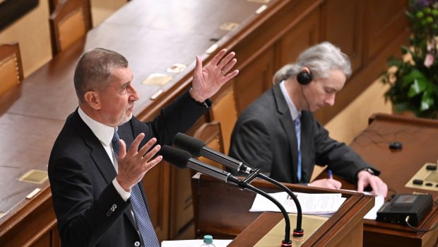 Šéf ANO Andrej Babiš zmiňuje slova koaličních poslanců, kteří připomínají, že také ANO bylo dříve pro korespondenční volbu