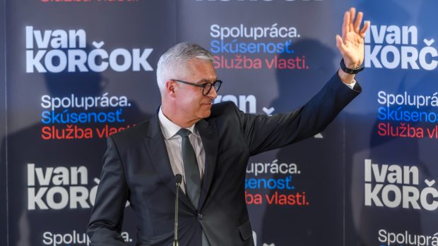V prvním kole prezidentských voleb na Slovensku zvítězil Ivan Korčok