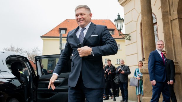 Slovenský premiér Robert Fico se za demonstranty i vydal