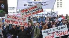 Demonstrace umělců před pražským magistrátem
