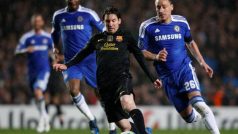 Lionel Messi (C) of Barcelona tries to evade John Terry (R) of Chelsea during their Champions League semi-final first leg at Stamford Bridge