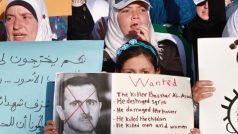 Odpor vůči prezidentu Bašára Asadovi neustává (foto z demonstrace syrských studentů před syrskou ambasádou v Amánu)
