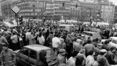 Generální stávka 27. listopadu 1989. Václavské náměstí zaplnily davy lidí