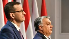 Polský premiér Mateusz Morawiecki a maďarský premiér Viktor Orbán