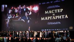 Moskevská premiéra zfilmování románu Michaila Bulgakova Mistr a Markétka