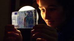 Placení eurem (ilustrační foto)