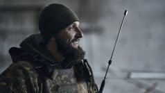 Voják ukrajinské armády v úkrytu poblíž frontové linie u města Advijivka