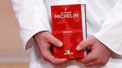 Tradiční průvodce restauracemi a hotely Michelin v letošním vydání věnovaném Francii ocenil 621 restaurací, tedy o pět více než loni.