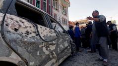 Exploze před budovou úřadu pro registraci voličů v afghánském Kábulu poškodila i okolostojící auta