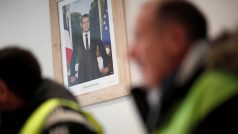 Portrét francouzského prezidenta Emmanuela Macrona na radnici.
