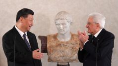 Čínský prezident Si Ťin-pching a jeho italský protějšek Sergio Mattarella v Římě