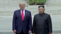 Trump společně s Kimem překročil demarkační linii a jako první prezident USA krátce vstoupil na území KLDR.
