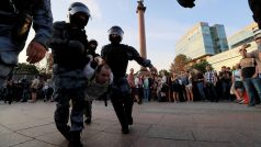 Hromadným zatýkáním skončila nepovolená demonstrace za svobodné a spravedlivé volby v Moskvě