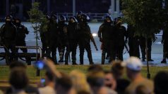 Policie obsadila centrum Minsku. Proti demonstrantům používá zábleskové granáty nebo gumové projektily