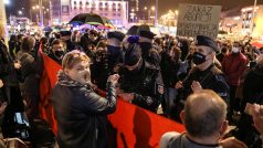 Policie ve Varšavě zadržela při protestech 15 lidí