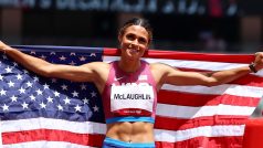 Američanka Sydney McLaughlinová vyhrála olympijské finále v běhu na 400 metrů překážek ve světovém rekordu