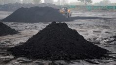 Dovoz do Číny nečekaně zrychlil, protože země se snaží doplnit zásoby vyčerpaných komodit, jako uhlí