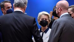 Lídři zemí EU s předsedkyní Evropské komise Ursulou von der Leyenovou