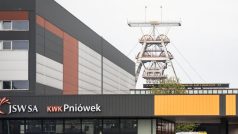 V černouhelném dole Pniówek na jihu Polska pokračuje snaha o záchranu sedmi horníků, kteří jsou pohřešovaní po výbuchu metanu