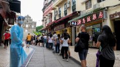 Fronta na testování na covid-19. Úřady v Macau zavádí opatření proti šíření koronaviru
