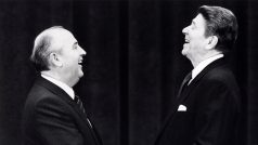 První setkání Michaila Gorbačova a Ronalda Reagana v Ženevě v roce 1985. Bývalý americký ministr zahraničí James Baker působící v úřadu v 80. a 90. letech označil Gorbačova za ‚velikána, který vedl svou zemi k demokracii‘