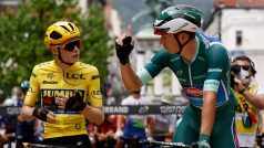 Celkový lídr Tour de France Jonas Vingegaard a vedoucí závodník bodovací soutěže Jasper Philipsen