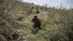 Ukrajinští příslušníci se účastní vojenských cvičení v Dněpropetrovské oblasti