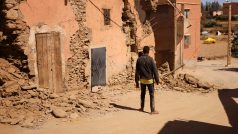 Dům poničený zemětřesením v městě Amizmiz v Maroku