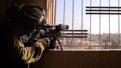 Izraelští vojáci drží pozice v Gaza City