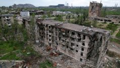 Zničené budovy ve městě Mariupol (fotografie z 22. května 2022)