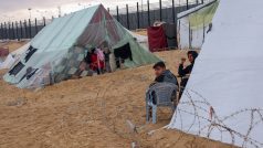 Palestinci v uprchlickém táboře v Rafáhu