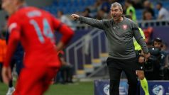 Trenér fotbalistů do 21 let Jan Suchopárek během utkání české reprezentace proti Anglii
