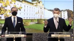 Designovaný premiér Petr Fiala (ODS) a odcházející premiér Andrej Babiš (ANO) na tiskové konferenci na podporu rychlé vakcinace
