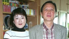 Čínský disident Čou Duo se svou ženou na snímku z roku 2002.