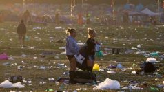Na britském hudebním festivalu Glastonbury letos poprvé nebudou k mání žádné nápoje v plastových lahvích