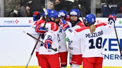 České hokejistky slaví výhru nad Švédskem
