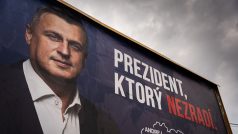 Šéf slovenské vládní strany SNS Andrej Danko oznámil, že odstupuje z prezidentských voleb