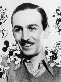 Walt Disney se svými kreslenými postavičkami