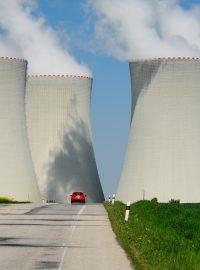 Jaderná elektrárna Temelín, chladící věže.