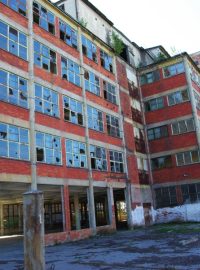 Zchátralá tovární budova ve Zlíně