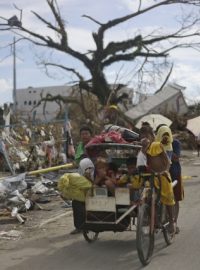Filipíny se vzpamatovávají po mimořádně ničivém tajfunu