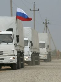 Ruský humanitární konvoj. Kamiony prý převážejí potraviny, zařízení na čištění vody a elektrické generátory